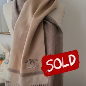 💥💥SOLD💥💥CHANEL Two-Tone Beige and Brown Scarf